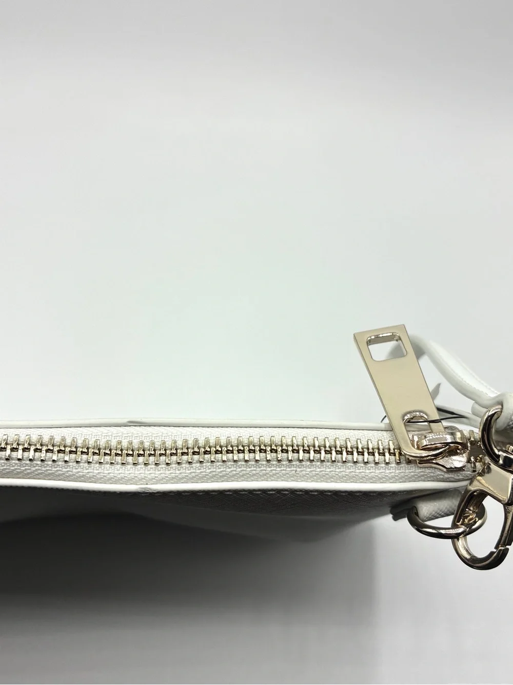 White House Black Market White Studded Hydrangea Wristlet Purse Bag - Picture 6 of 10
